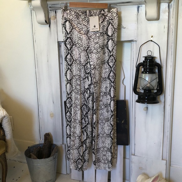 Snake print Italian silky lounge pants palazzo - Picture 6 of 6